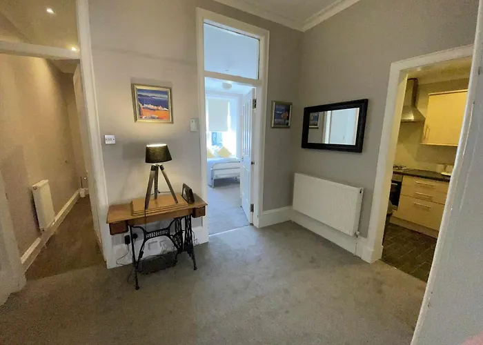 Apartment 2 Bed West End